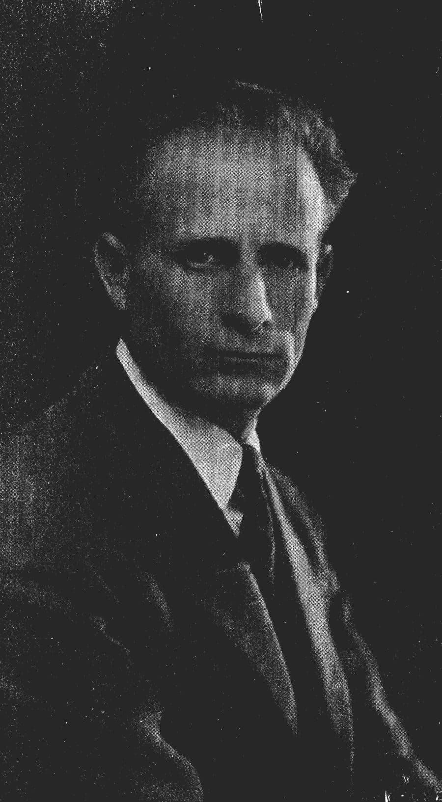 Portrait of H. Leivick in a dark suit, 1931